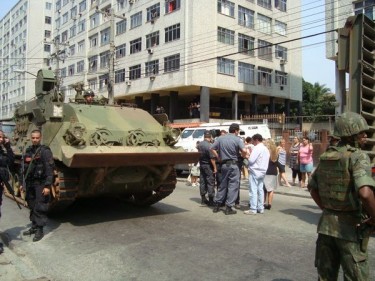 tanque_rio-375x281 "Tank ici à côté de chez moi #PEUR"- de l'utilisateur de Twitpic BrunoFq