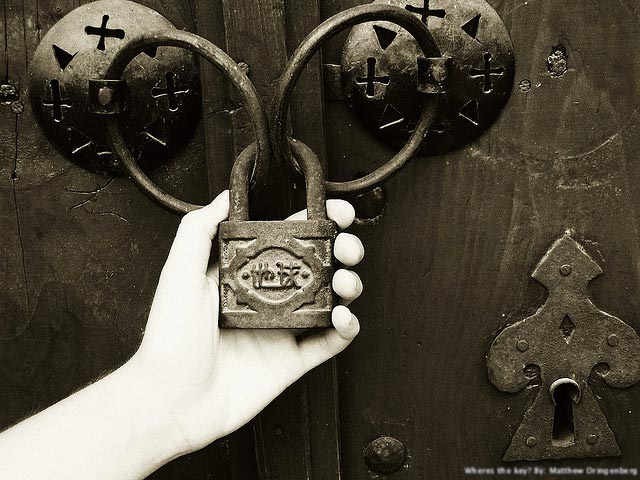 uruguay-open-data Lock in Hand - Photo CC by-nd Matt Dringenberg